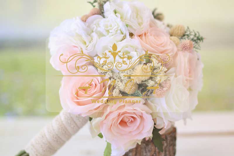دسته گل عروس- دیزاین سفید و صورتی