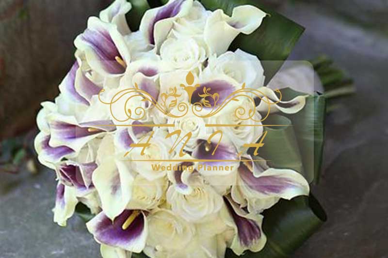 دسته گل عروس- دیزاین سفید و بنفش